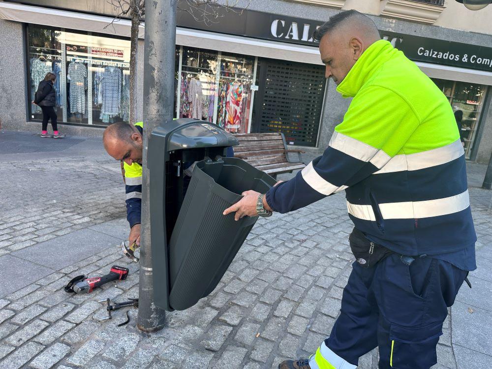 Imagen El Ayuntamiento de Majadahonda renueva más de 1.600 papeleras de las calles del municipio