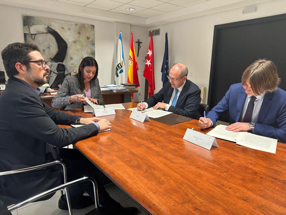 Imagen El Ayuntamiento de Majadahonda firma un convenio con el BBVA que facilita realizar los trámites bancarios municipales