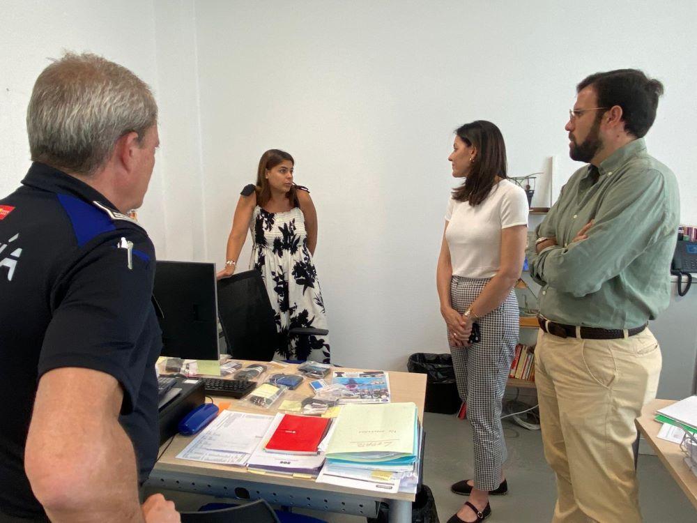 Imagen Carteras con documentación y móviles, los elementos más numerosos en la Oficina de Objetos Perdidos